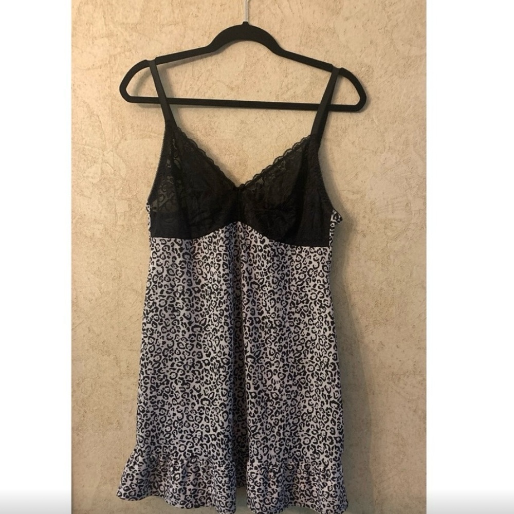 Delta Burke Black and White Leopard Print Chemise